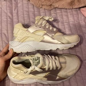 Nike huaraches womens